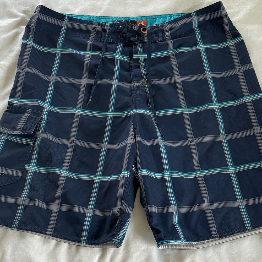 Quiksilver Blue Plaid Board Shorts Size 36 Men’s